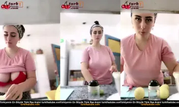 Türbanlı Ev Hanımı Akşam Yemeği Hazırlıyor