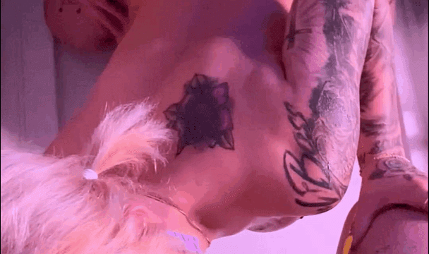 Bedava Porno HD Damla özden daracık duşta 2 erkeği tatmin etti