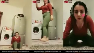 Türbanlı Öğretmen, Mutfakta Çıplak Bir Yayın Yapıyor