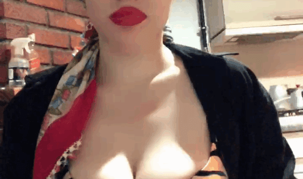 Tango Lames ifşa Türbanlı büyük memeli hatun yayında