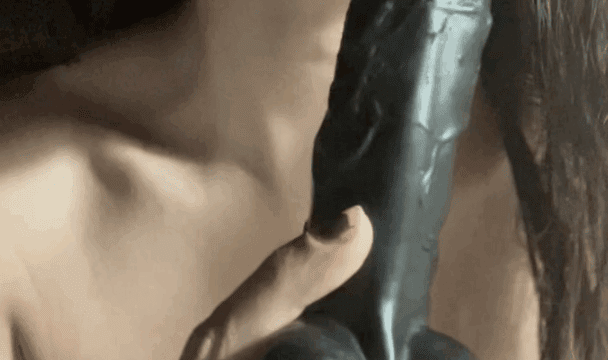 Lilithskids ifşa Memeler fora ağzına dildo soktu