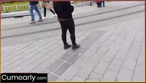 Taksimde para teklif edip kızı götürdü