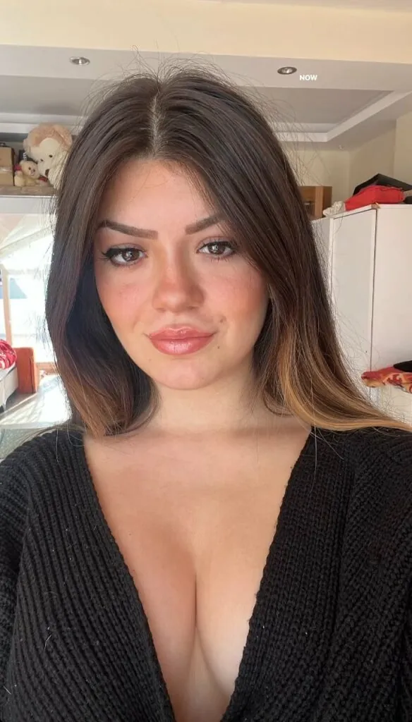 Simge Barankoglu Ifsa Seks I Resimler 16 584x1024 1