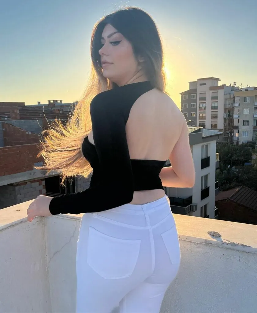 Simge Barankoglu Ifsa Seks I Resimler 2 840x1024 1