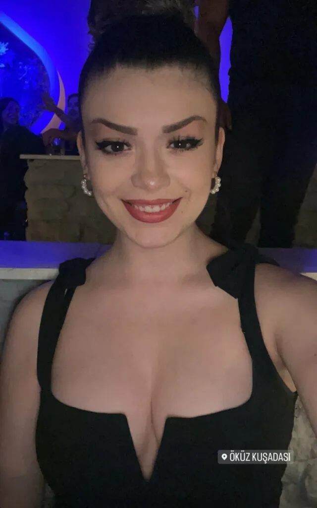 Simge Barankoglu Ifsa Seks I Resimler 41 640x1024 1